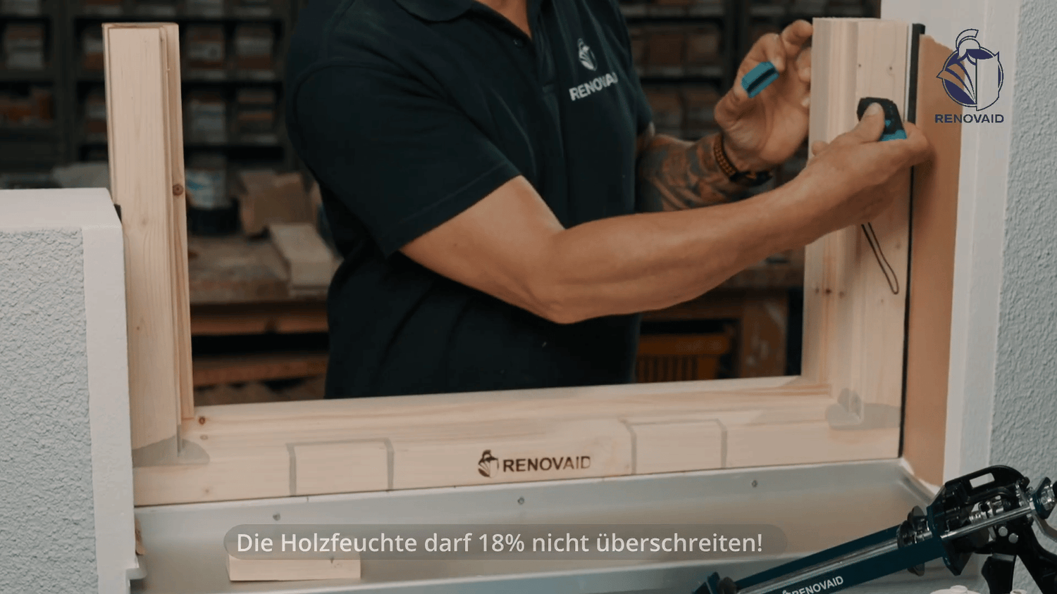 Holzfeuchte mit Messgerät geprüft – Wert unter 18 % für sichere Verarbeitung mit Renofast kontrolliert