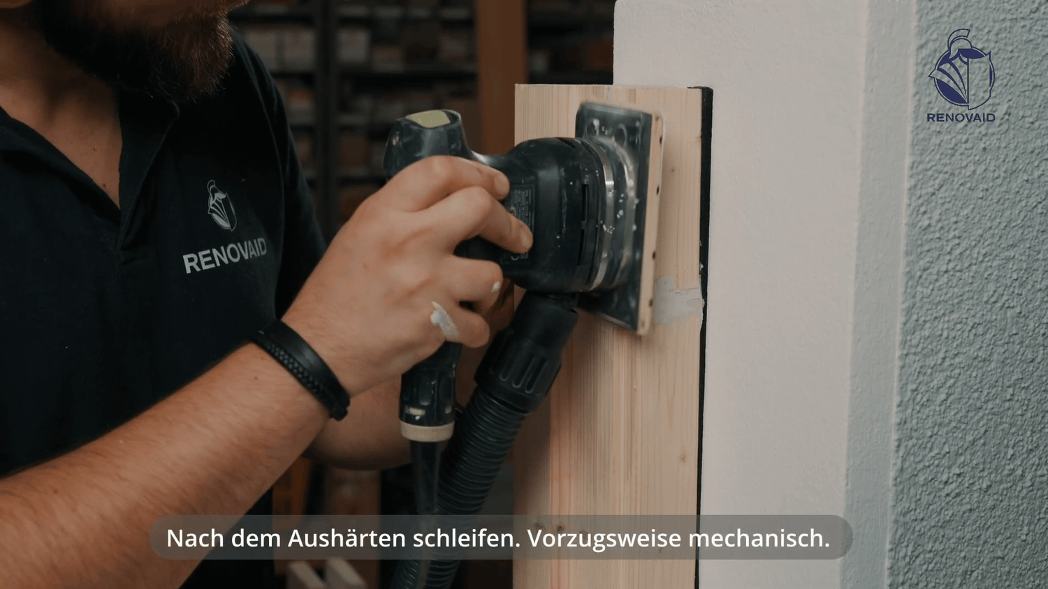 Ausgehärtete Renofast Reparaturpaste geschliffen – Reparaturstelle bündig und überstreichbar angeglichen