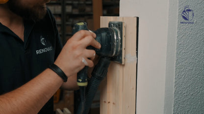 Renofast reparierte Holzfläche geschliffen – vorbereitet für weitere Beschichtung nach Aushärtung