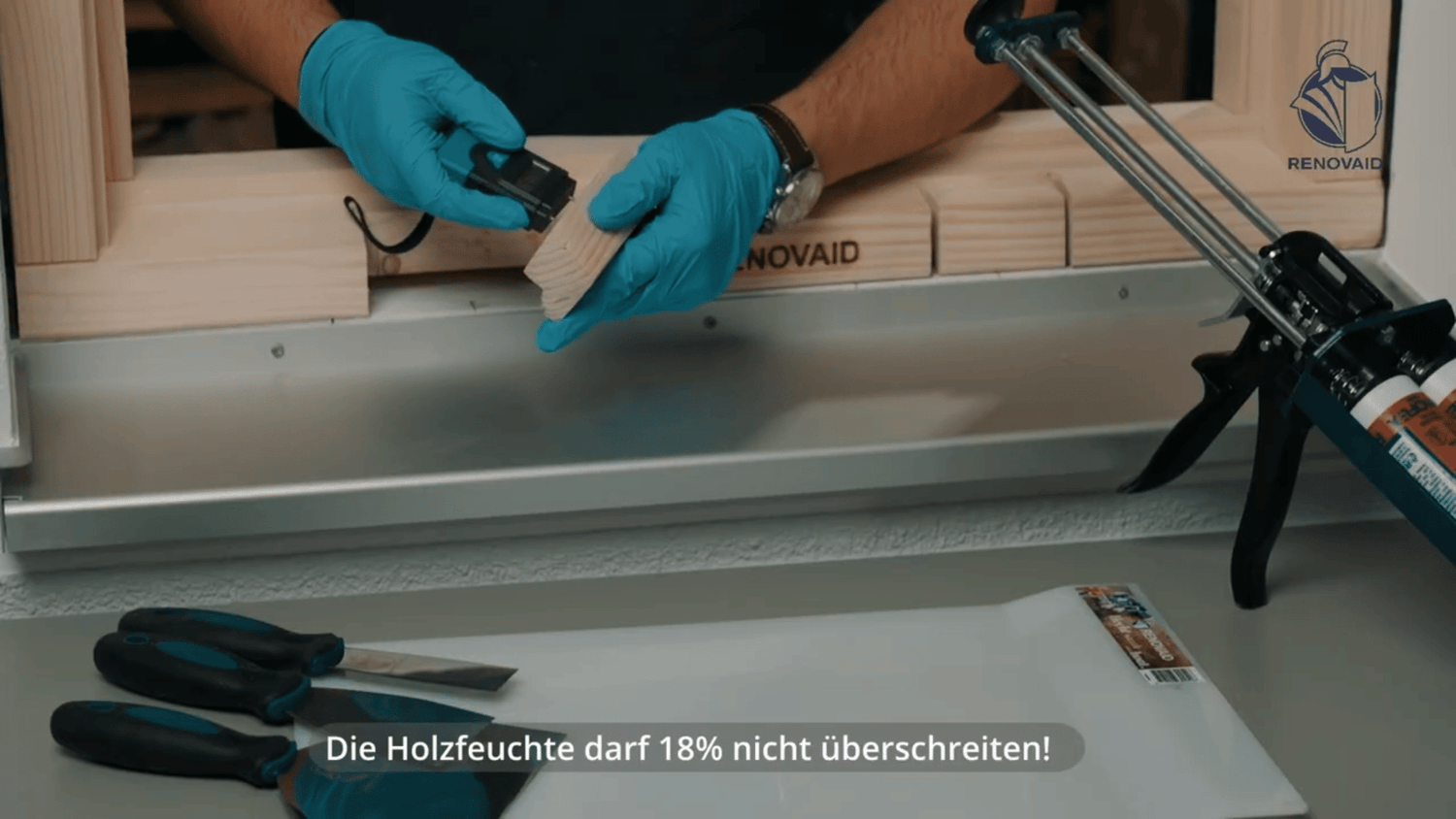 Holzfeuchte am Passstück für Reparatur mit RENOFLEX Rot gemessen – Kontrolle vor weiterer Verarbeitung